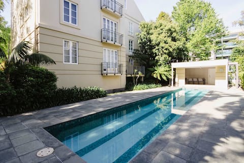 Elegant East Melbourne Escape | Pool+Gym+Parking