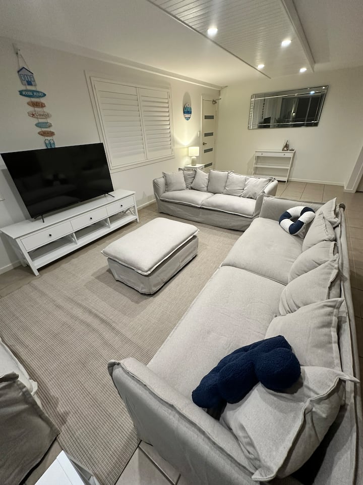 Sunrise Ocean Views + Pool | 3 Bed Coastal Retreat - Diamond Beach