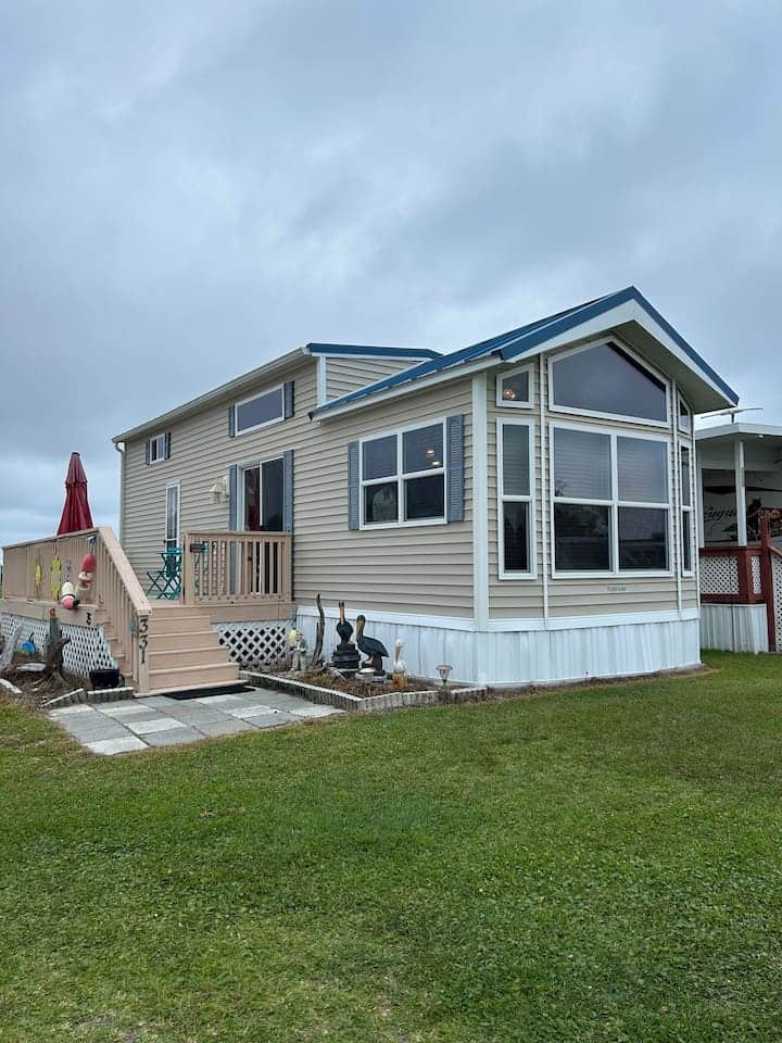 Surf City Brand New 1br Loft – Long Stay Ok - Topsail Beach, NC