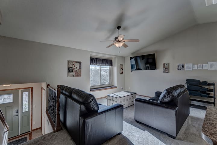 Spacious Family Home With 2 King Suites - Rapid City, SD