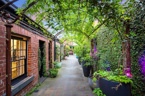 The Empress | Direct Access Carlton Gardens