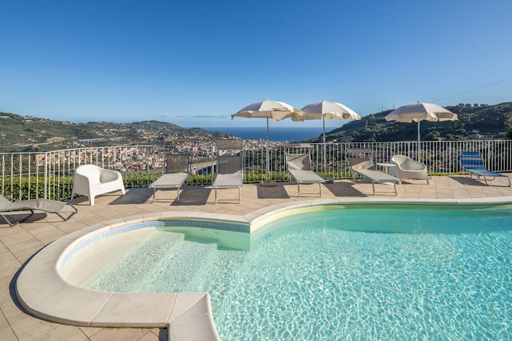 Villa Caroline With Pool And View - Imperia