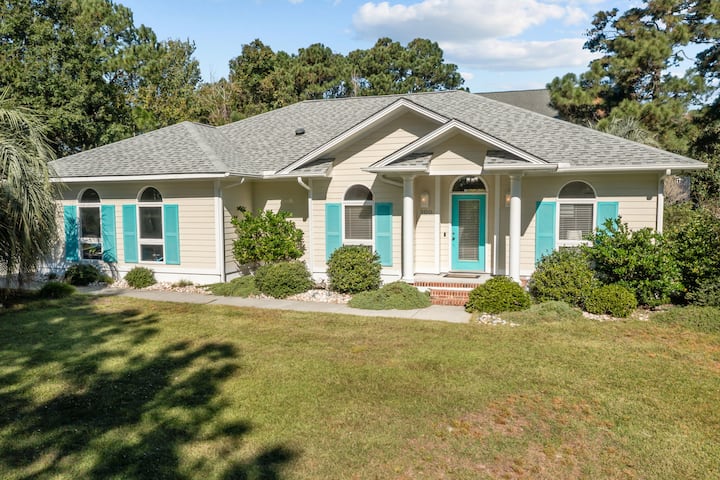 Ahoy Matey | Family Fun, Pet-friendly & Golf Cart - Swansboro, NC