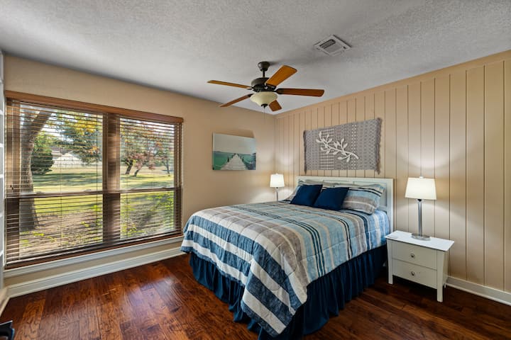 חדר שינה 2 | חדר שינה נעים עם נוף שלוו לחצר