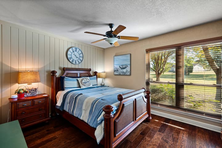 חדר שינה 3 | חלל מואר ומזמין עם נוף לגינה