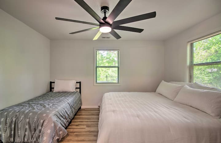 חדר שינה 2 | מקום מפלט נעים עם מיטת קינג סייז ומיטות יחיד