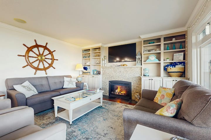 2br Home On The Water W/ Beach Access, & Game Room - Orcas Island, WA