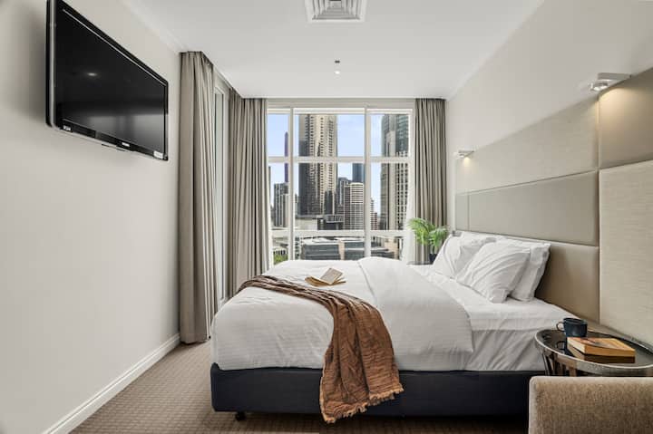 Enjoy the super king sized back while enjoying the incredible views over Melbourne and the Yarra River.