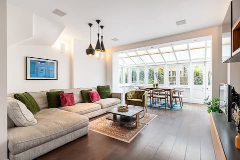 Elegant Chelsea Riverside Garden Retreat