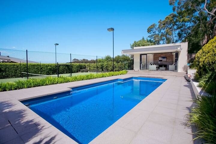 Vue de la Mer | Luxe Retreat: Tennis, Pool & Views gallery image 3