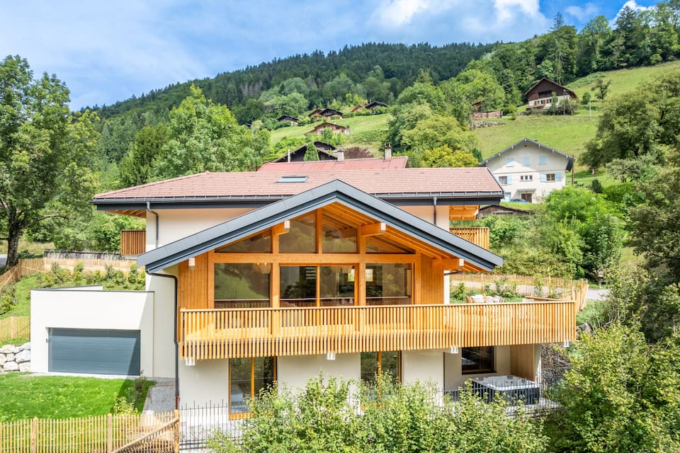 Chalet Monlac, above Thônes, Thônes, Haute-Savoie, France, photo 3 of 10