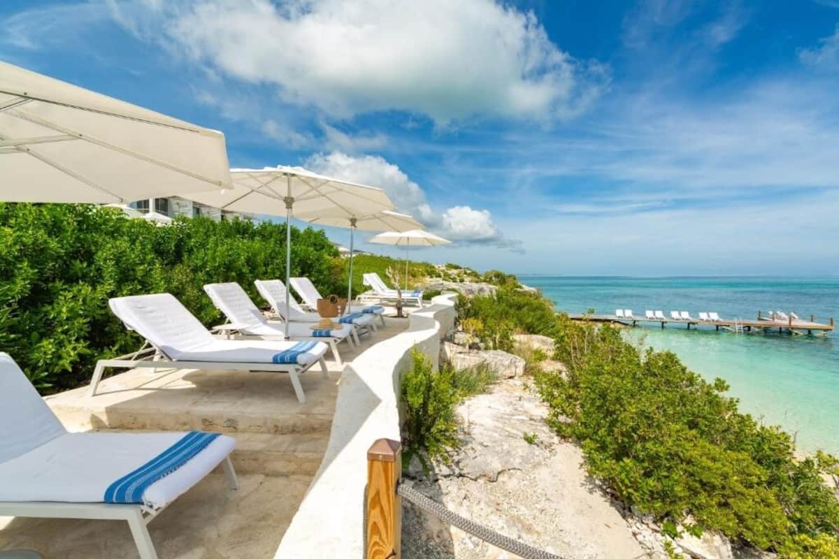 Amazing Villa w/ Balcony Offering Stunning View