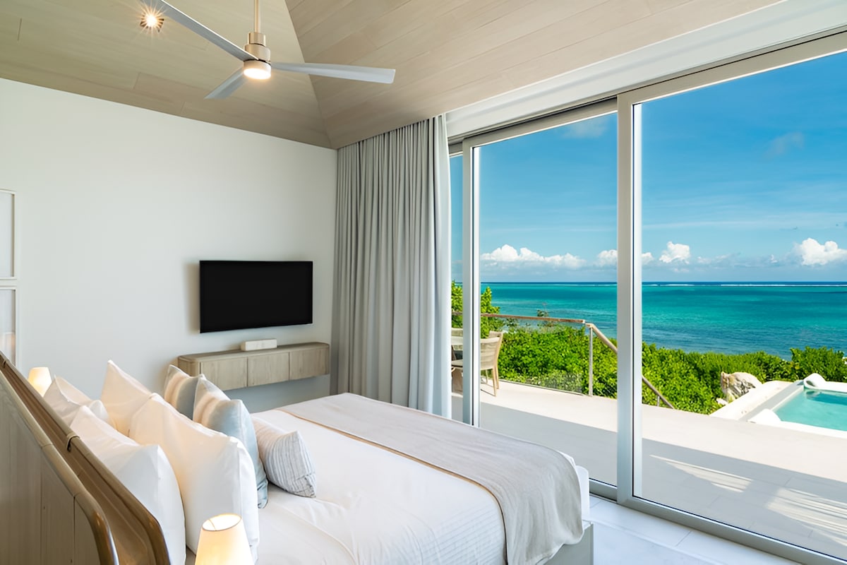 Enjoy Ocean Breezes at Luxury Villa Near Samsara
