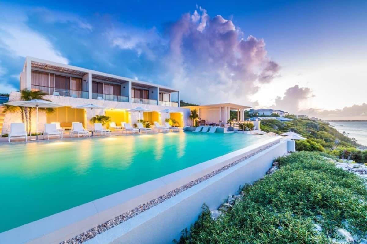 Relax in Style | Perfect Oceanfront Villa Getaway