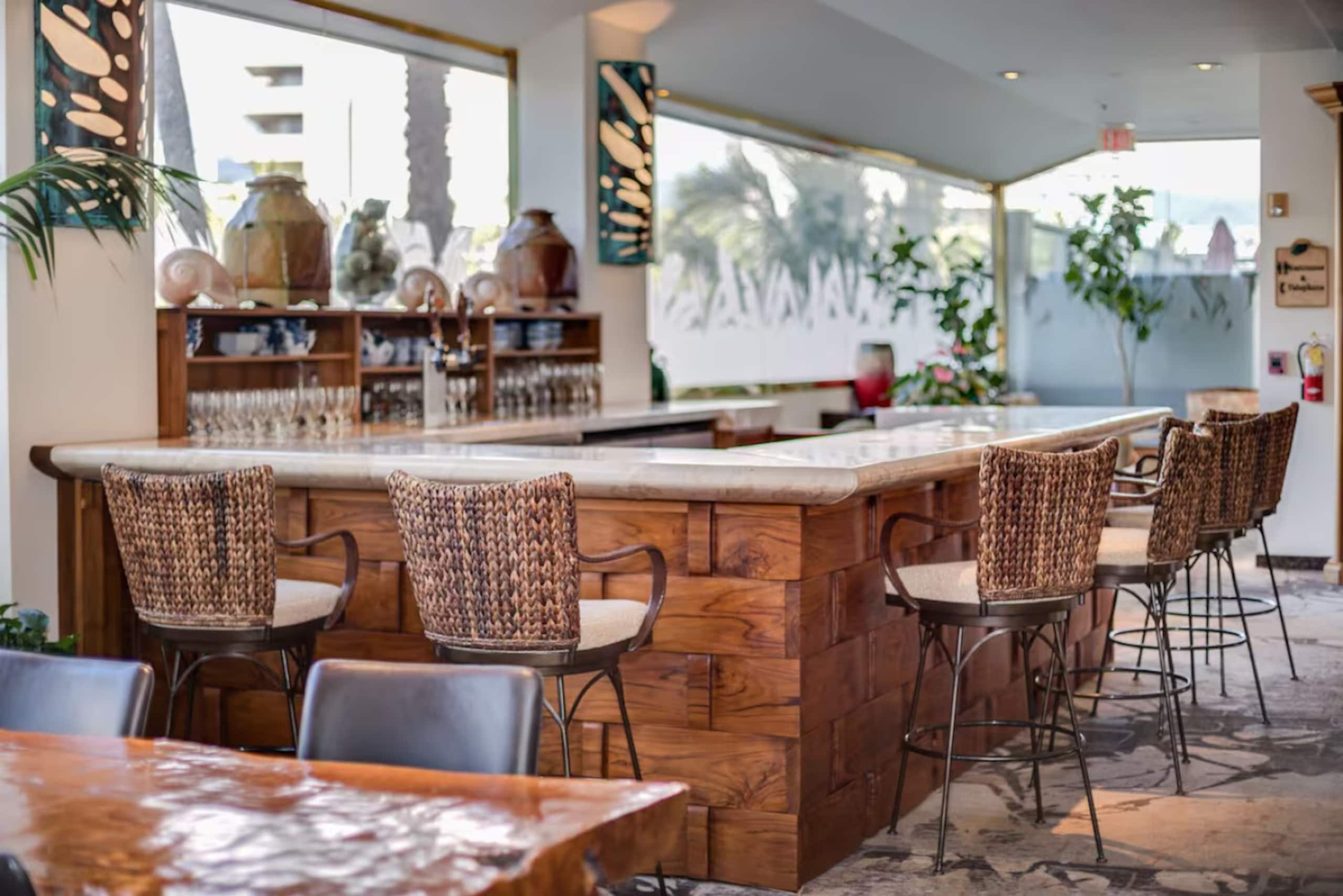 Hotel in Honolulu · ★5.0 · 2 bedrooms · 5 beds · 2.5 private baths - Image 60