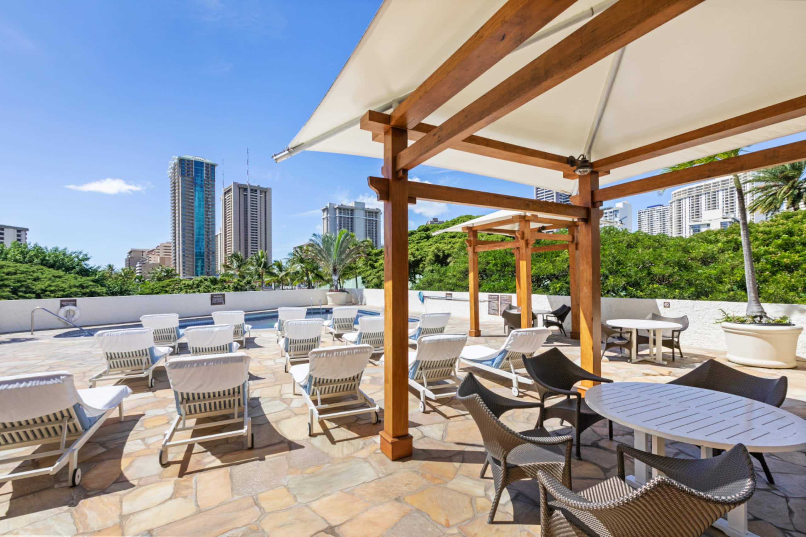 Hotel in Honolulu · ★5.0 · 2 bedrooms · 5 beds · 2.5 private baths - Image 50