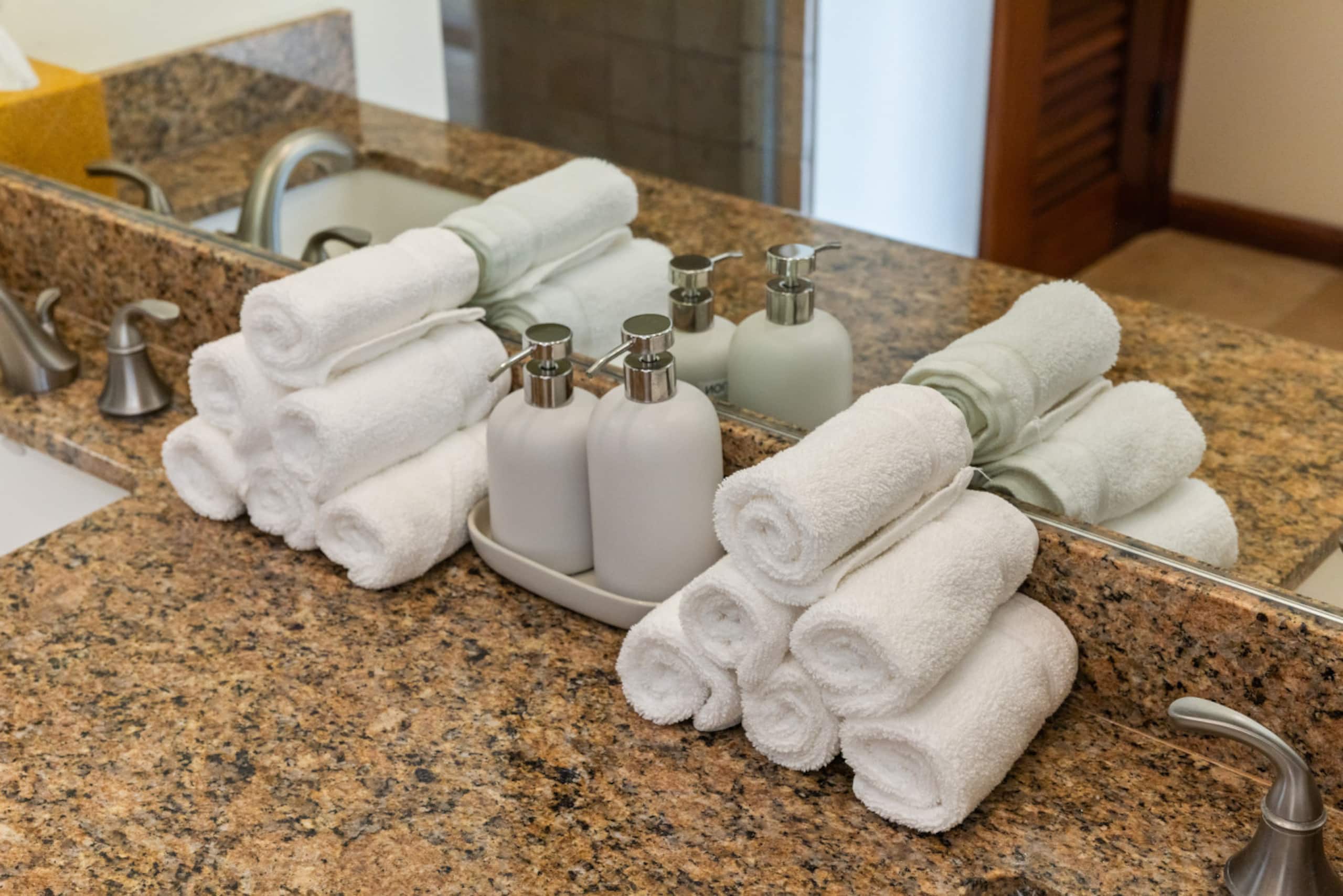 Hotel in Honolulu · ★5.0 · 2 bedrooms · 5 beds · 2.5 private baths - Image 28