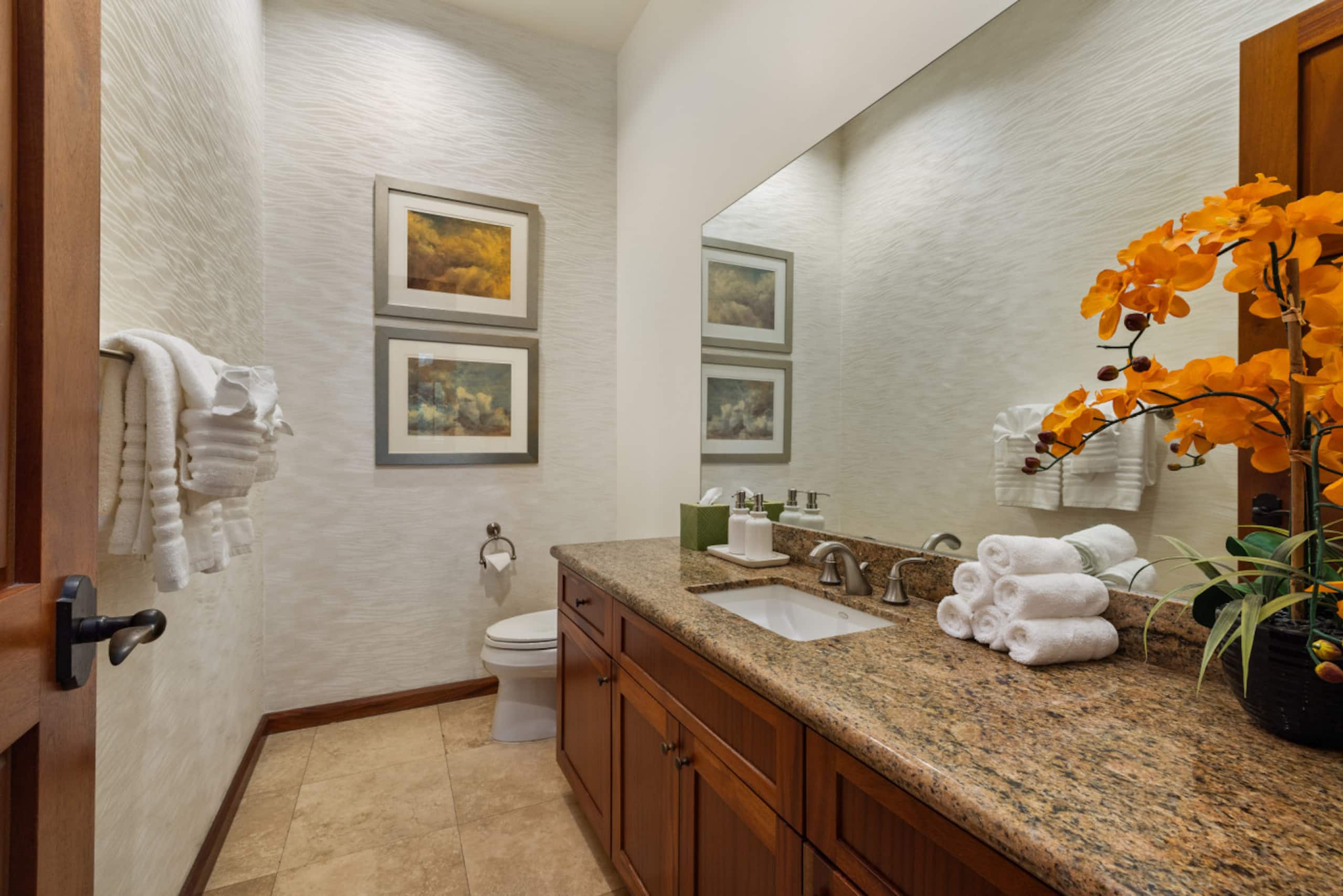 Hotel in Honolulu · ★5.0 · 2 bedrooms · 5 beds · 2.5 private baths - Image 36