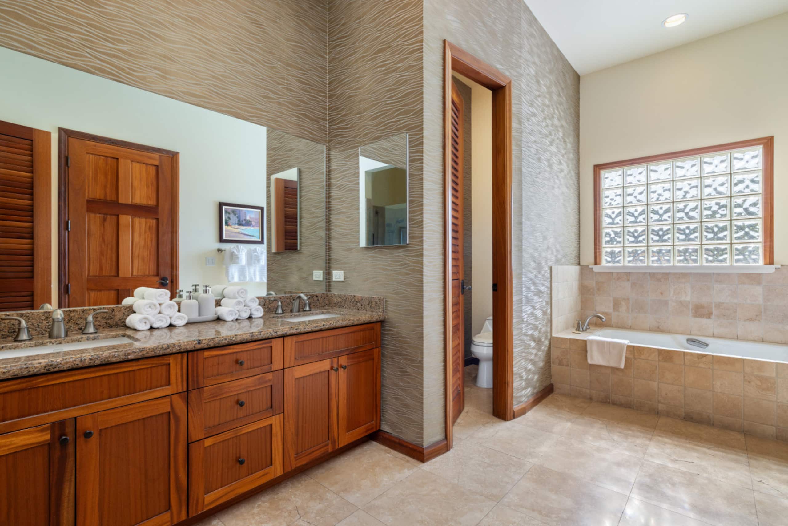 Hotel in Honolulu · ★5.0 · 2 bedrooms · 5 beds · 2.5 private baths - Image 29