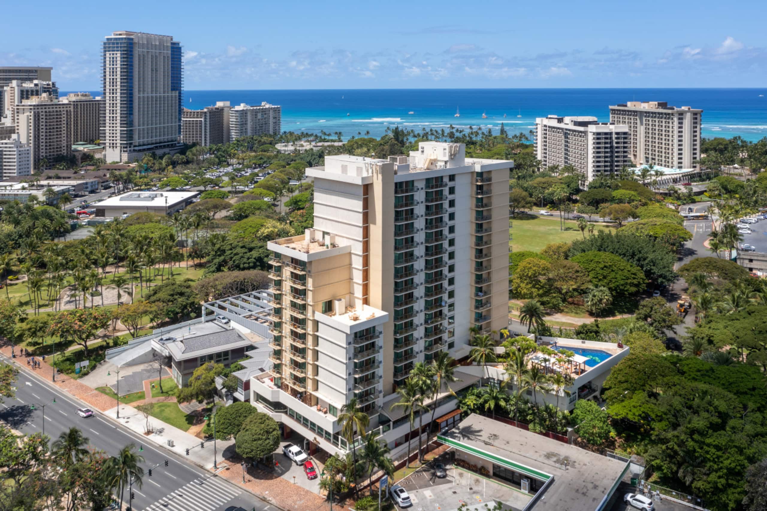Hotel in Honolulu · ★5.0 · 2 bedrooms · 5 beds · 2.5 private baths - Image 42