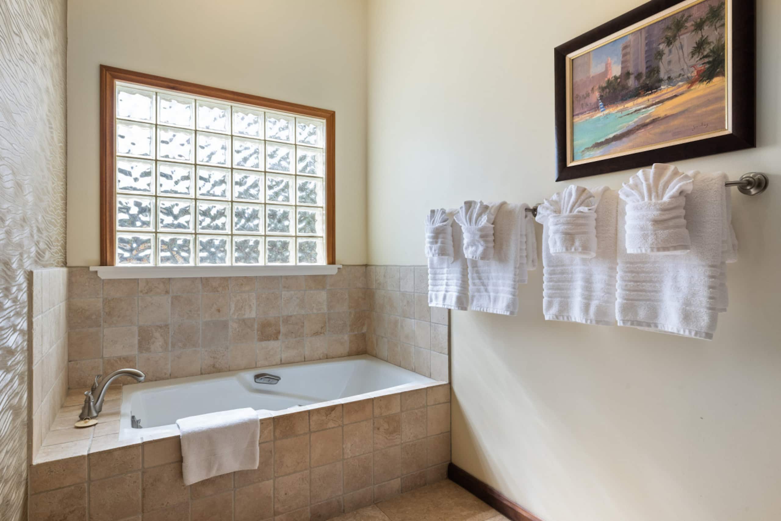Hotel in Honolulu · ★5.0 · 2 bedrooms · 5 beds · 2.5 private baths - Image 32