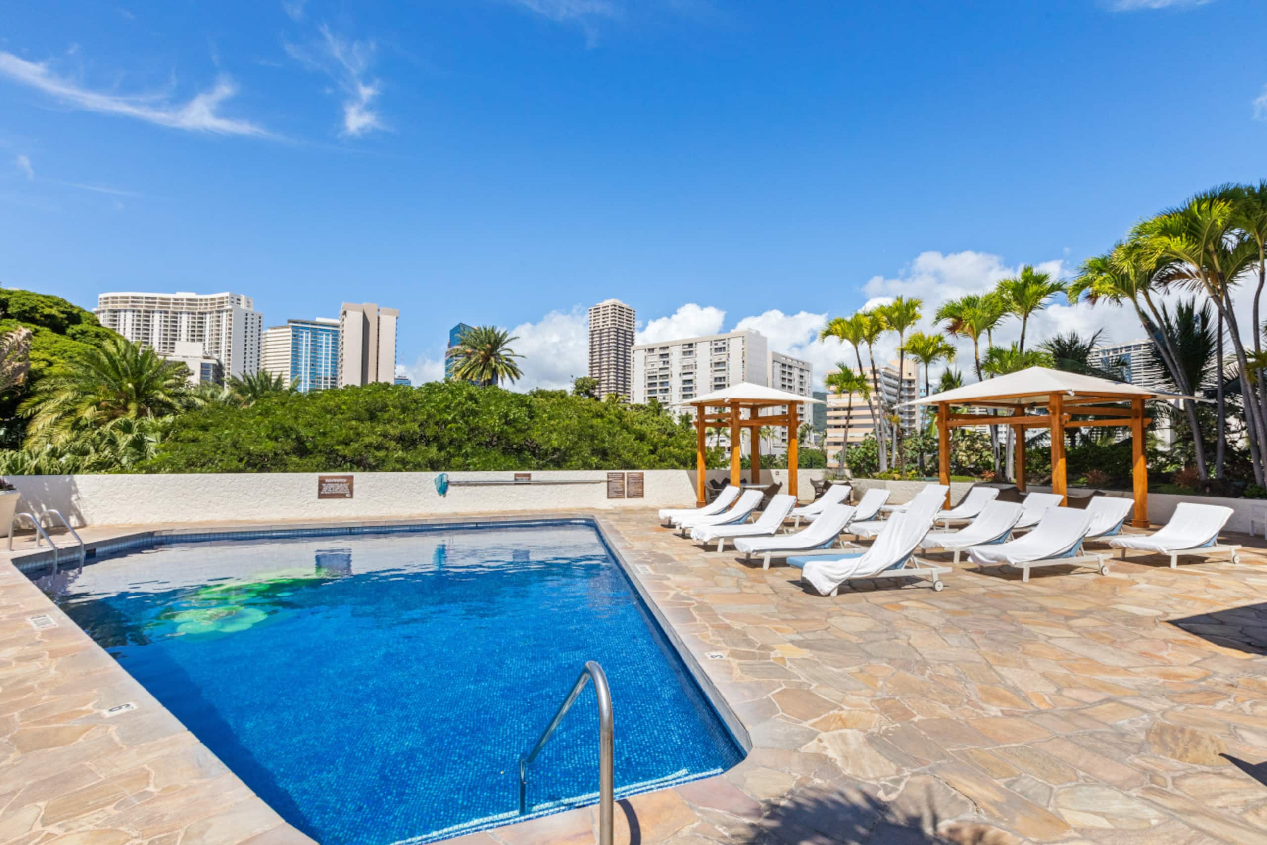 Hotel in Honolulu · ★5.0 · 2 bedrooms · 5 beds · 2.5 private baths - Image 49