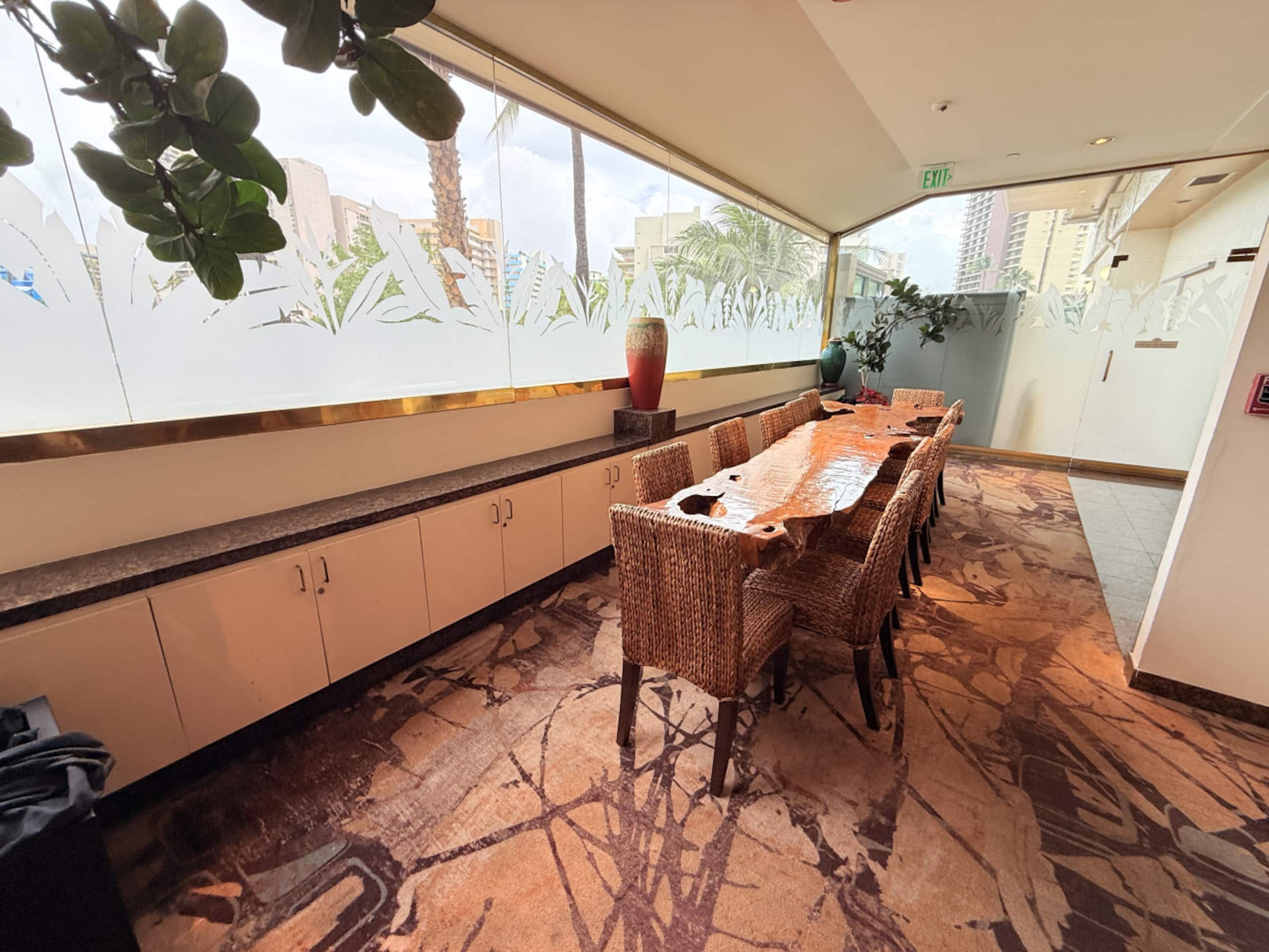 Hotel in Honolulu · ★5.0 · 2 bedrooms · 5 beds · 2.5 private baths - Image 65