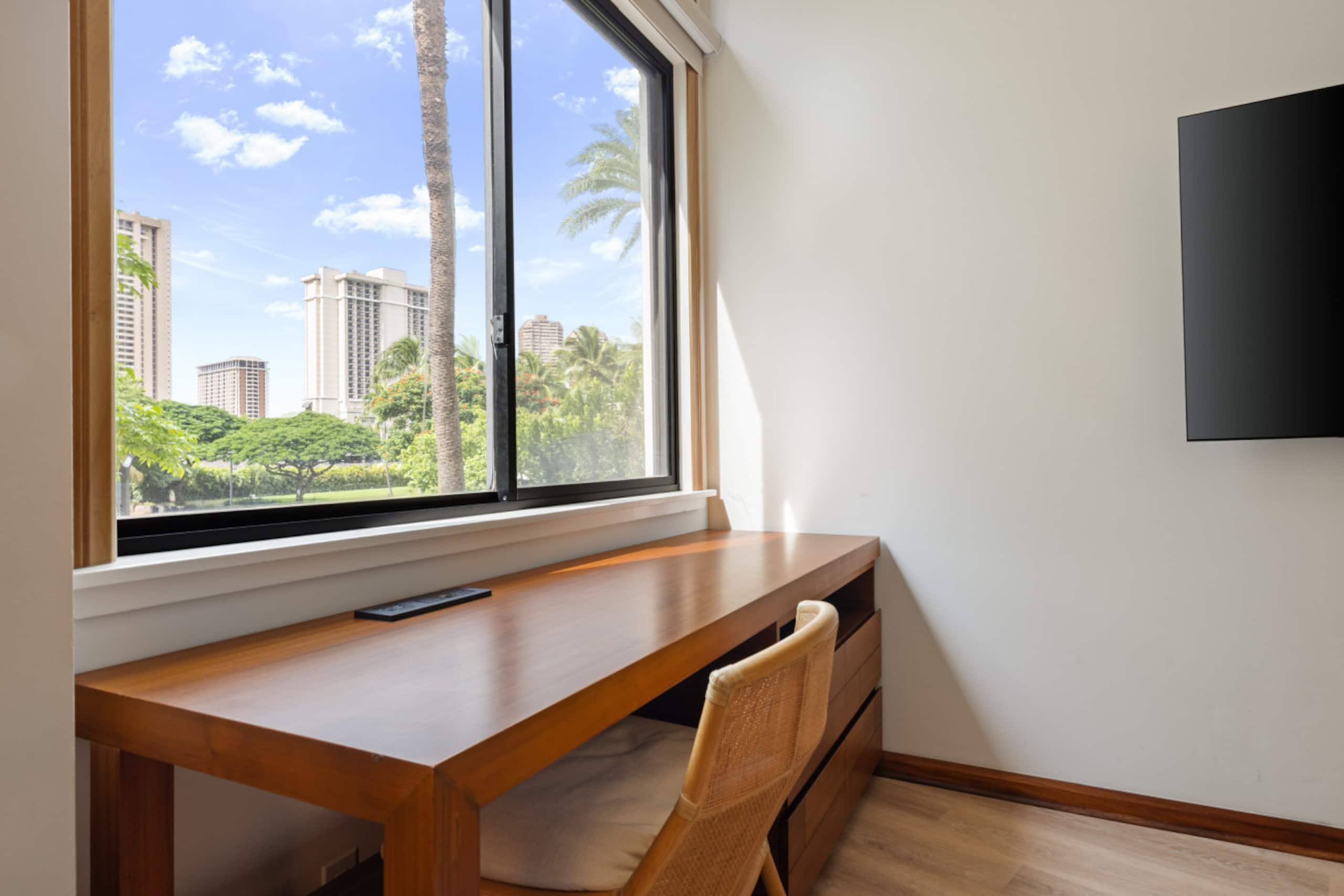 Hotel in Honolulu · ★5.0 · 2 bedrooms · 5 beds · 2.5 private baths - Image 23