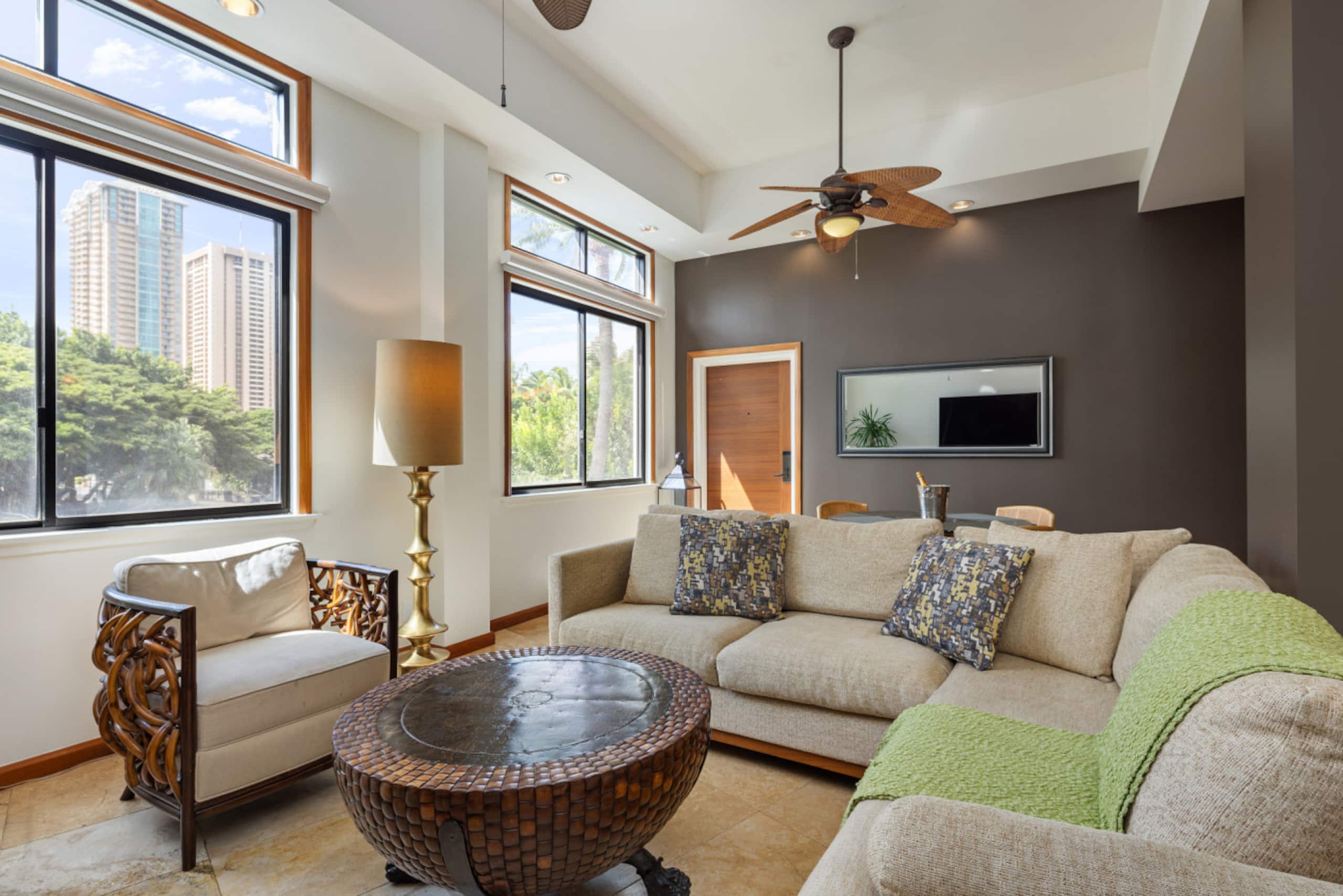 Hotel in Honolulu · ★5.0 · 2 bedrooms · 5 beds · 2.5 private baths - Image 51