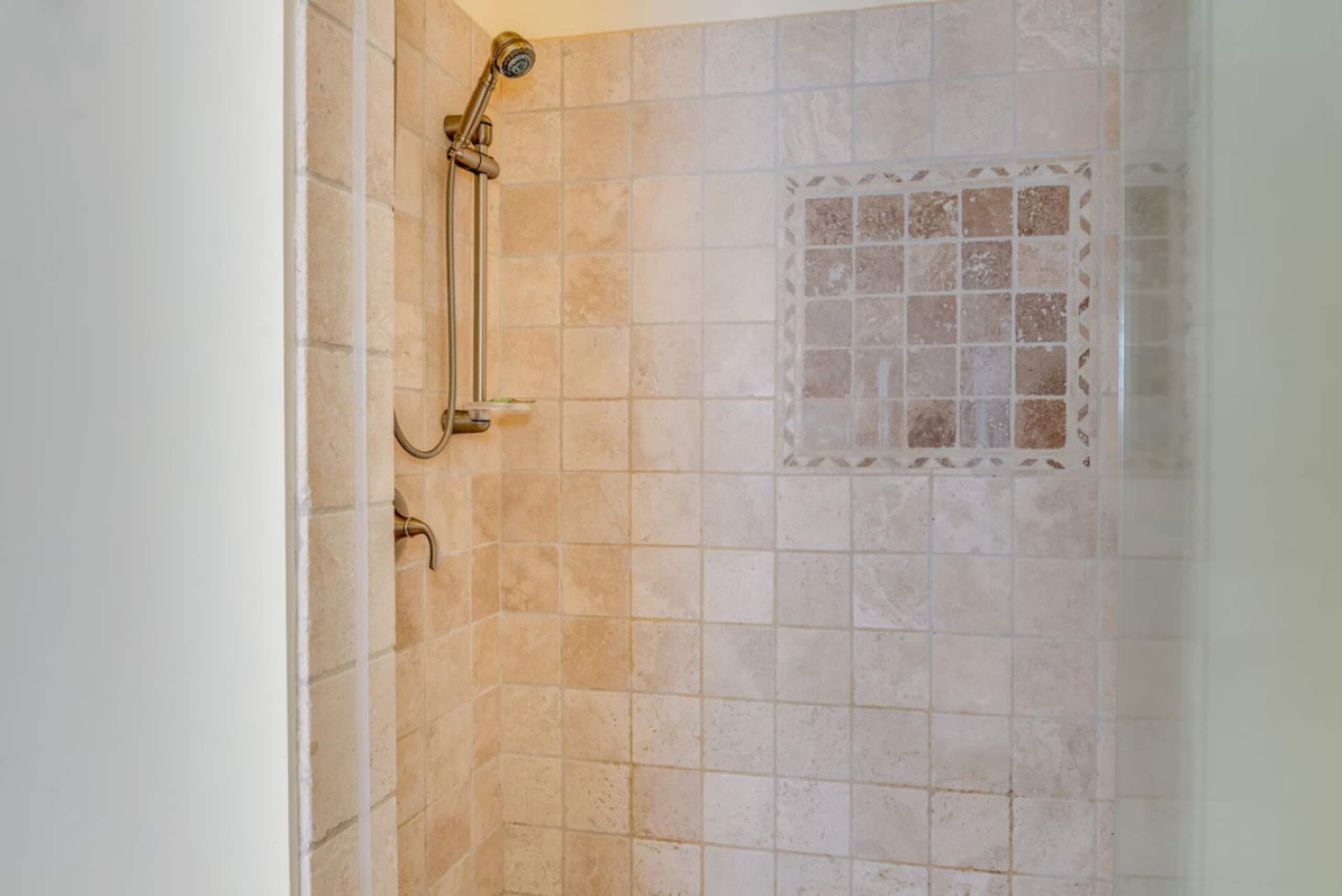 Hotel in Honolulu · ★5.0 · 2 bedrooms · 5 beds · 2.5 private baths - Image 27