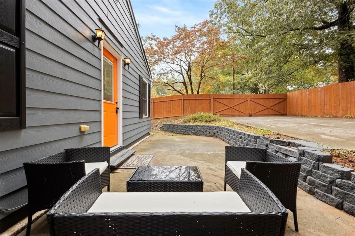 Modern 3BR • Private Yard • Fireplace • Grill - Houses for Rent in ...