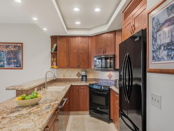 Golf Course Views Meet Tropical Comfort - Apartments for Rent in