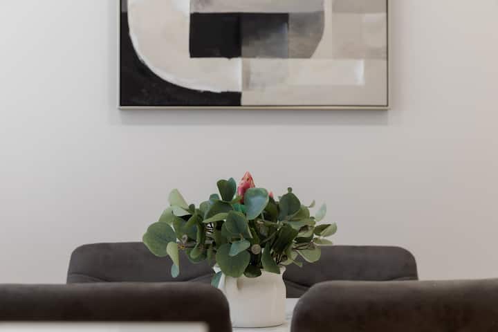 Chic Weatherboard Retreat - Ararat