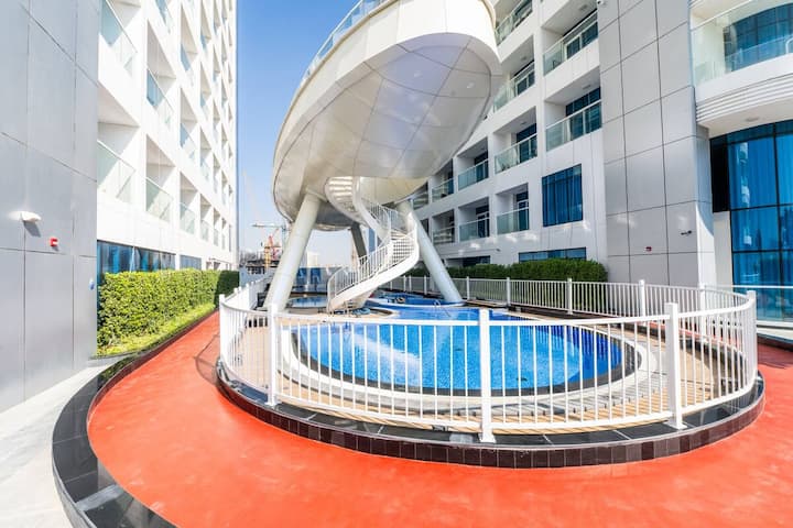 Luxury Apartment With Private Pool & Rooftop Views - Dubai