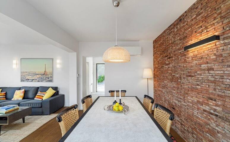 Luxury Modern Oasis Villa w/ Private Garden! #25 gallery image 3