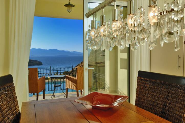 Villa Ares with private pool and a spectacular sea gallery image 2