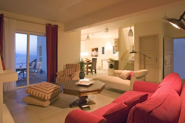 Villa Ares with private pool and a spectacular sea gallery image 4