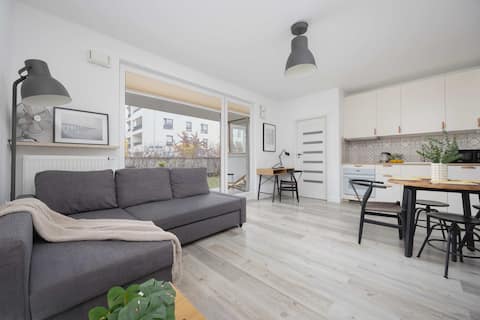 Popular Airbnb listing: Pohulanka 1 | Cozy Apartment | Parking in Targówek