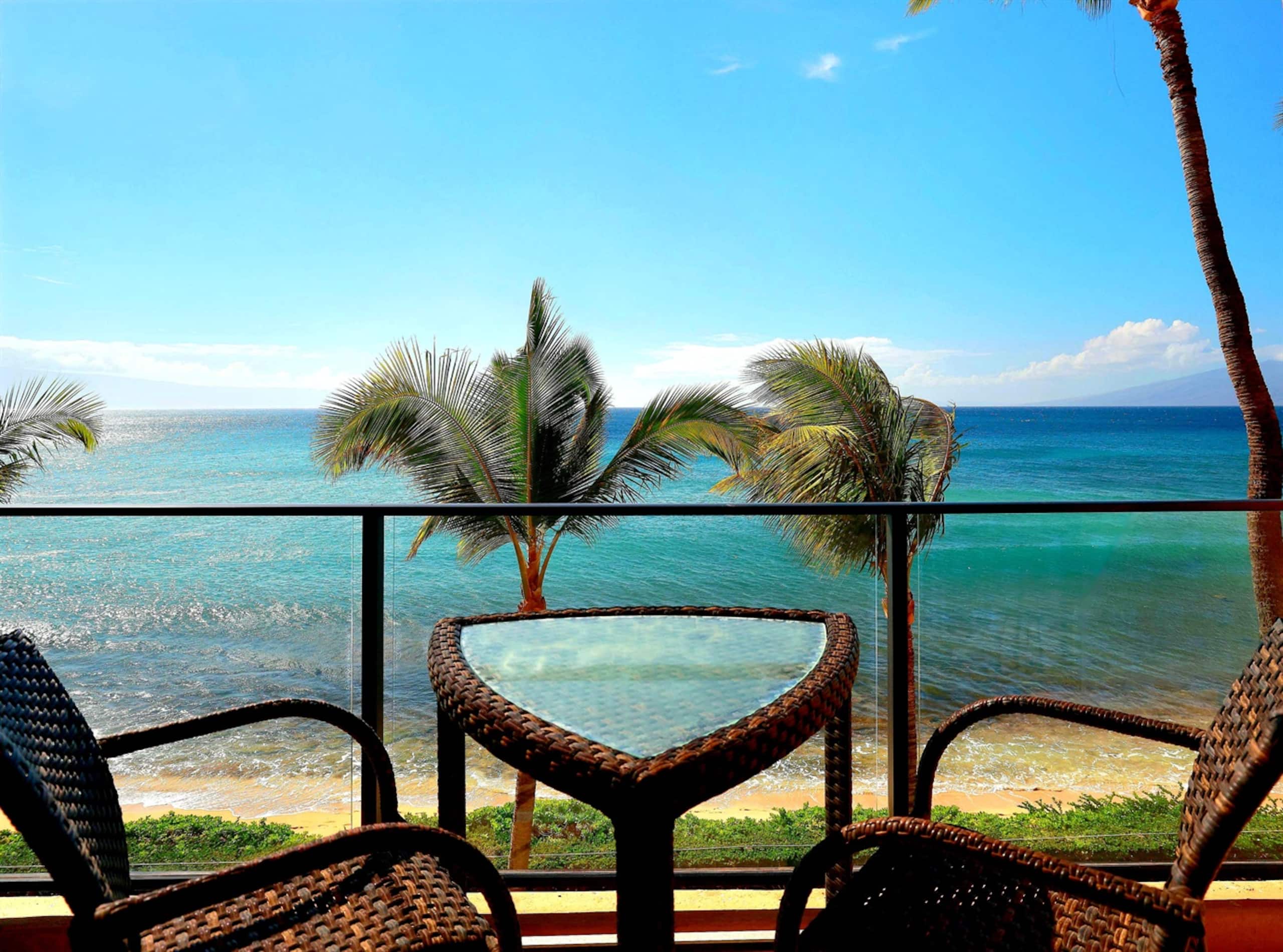 Direct Oceanfront View at Mahana Studio, King Bed - Image 1