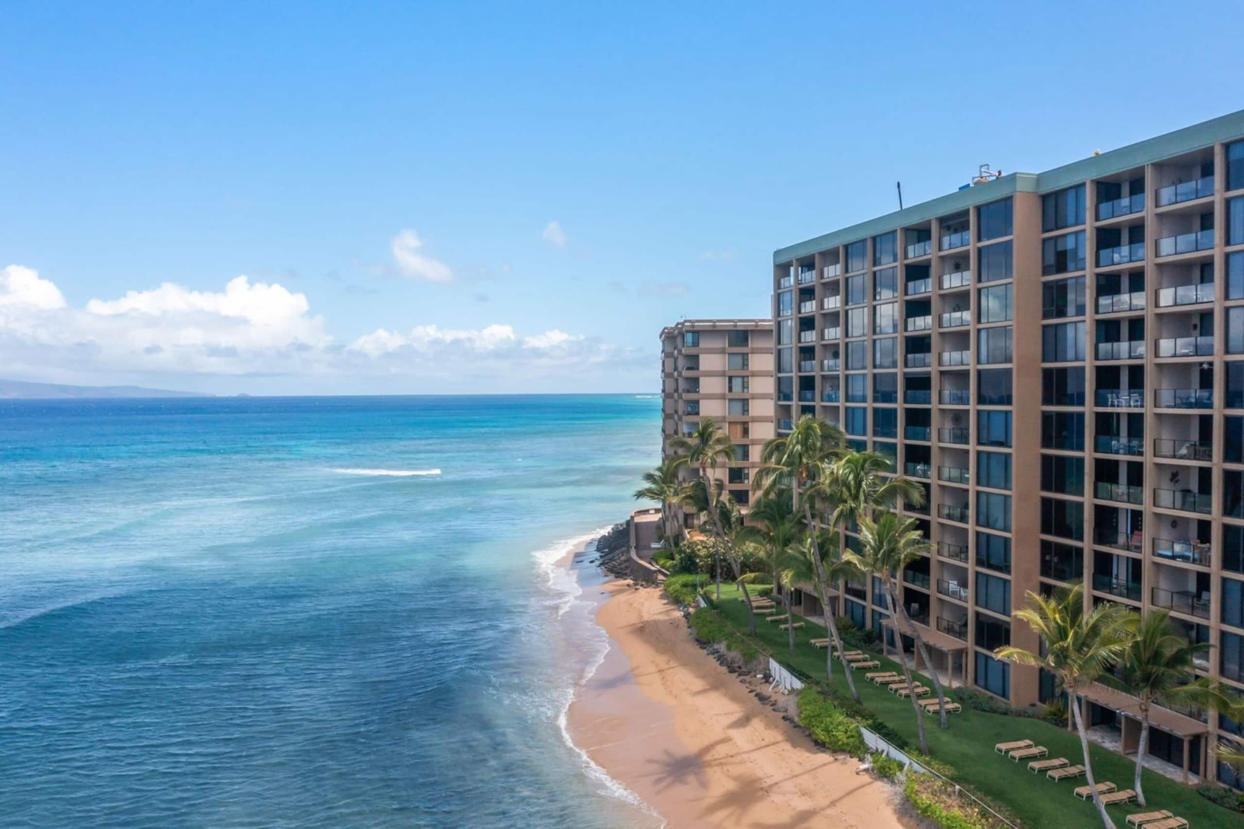 Direct Oceanfront View at Mahana Studio, King Bed - Image 34