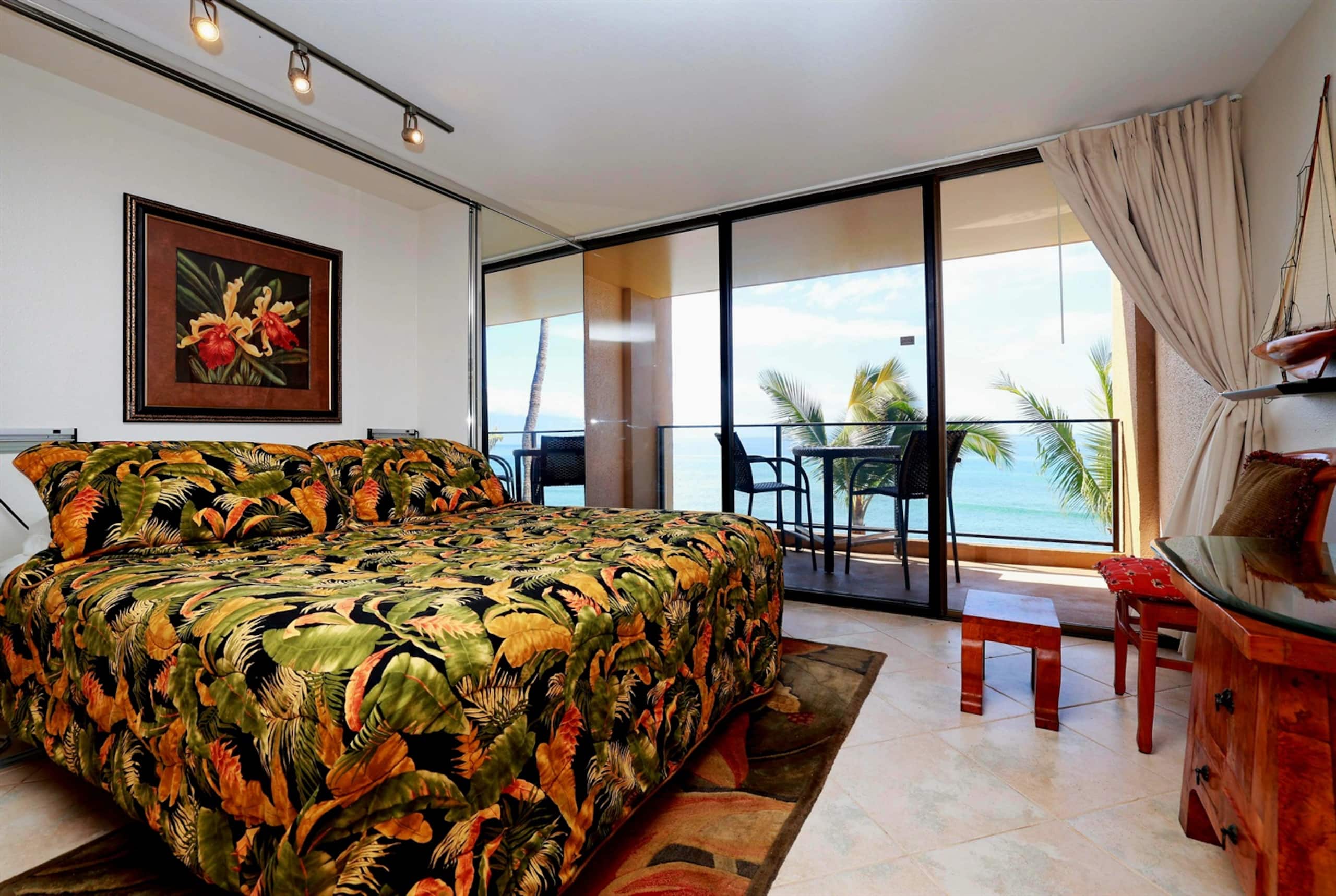 Direct Oceanfront View at Mahana Studio, King Bed - Image 3