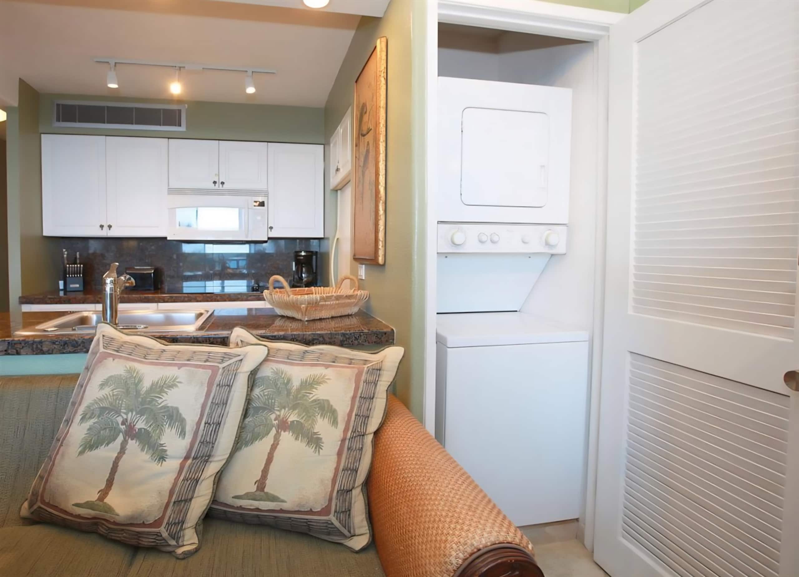 Direct Oceanfront View at Mahana Studio, King Bed - Image 10