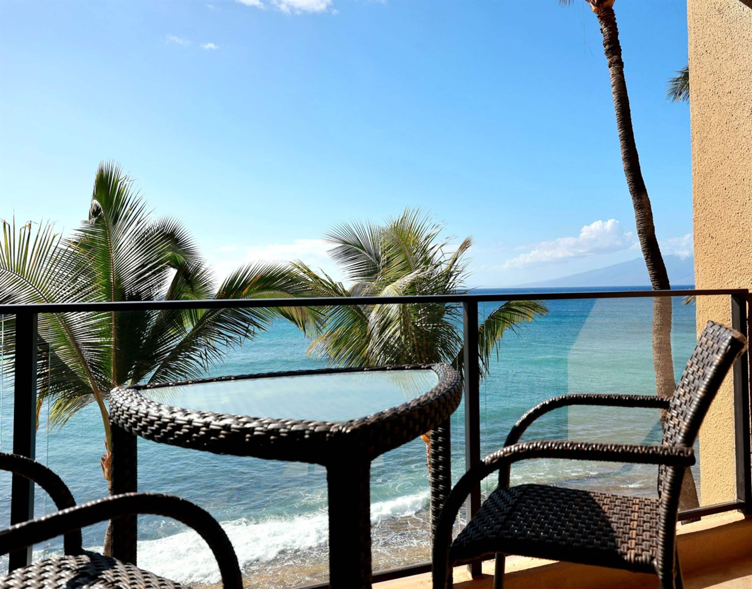Direct Oceanfront View at Mahana Studio, King Bed - Image 19