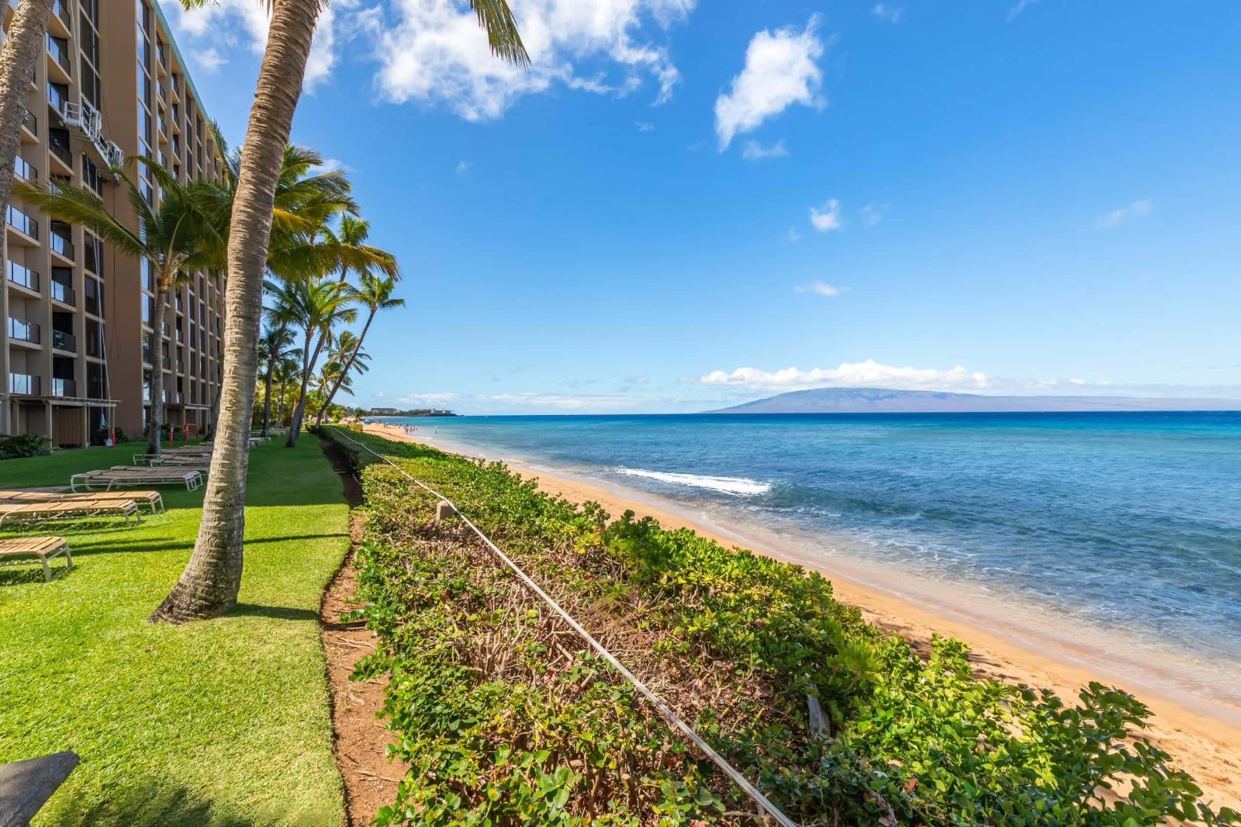 Direct Oceanfront View at Mahana Studio, King Bed - Image 31