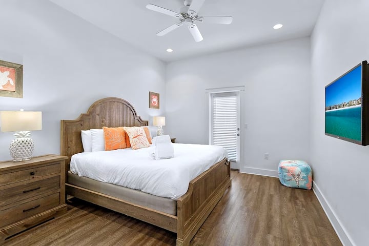 ชั้น 2 - ห้องสวีทคิงไซส์พร้อมระเบียงส่วนตัวที่มีหลังคาและห้องน้ำในตัว