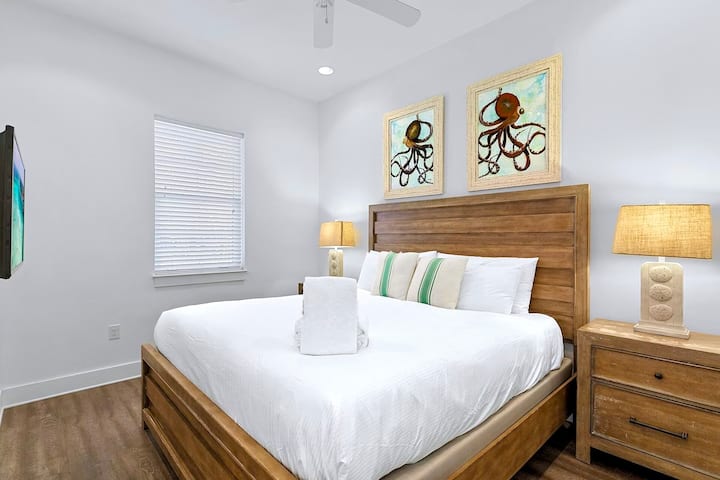 ชั้น 1 - ห้องสวีทเตียงคิงไซส์พร้อมห้องน้ำในตัว