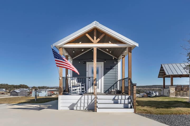 Blue Terrace Tiny Home - Luckenbach, TX