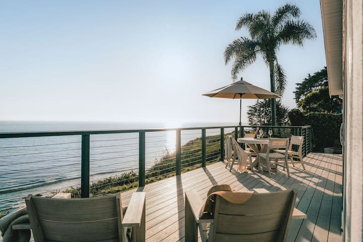 Ocean Views Stun At This Coastal's Edge Home - Santa Bárbara, CA