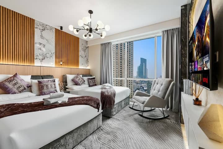 ห้องนอนพร้อมห้องน้ำในตัวกว้างขวางพร้อมเตียงคู่ขนาดใหญ่สบาย ๆ 2 เตียง