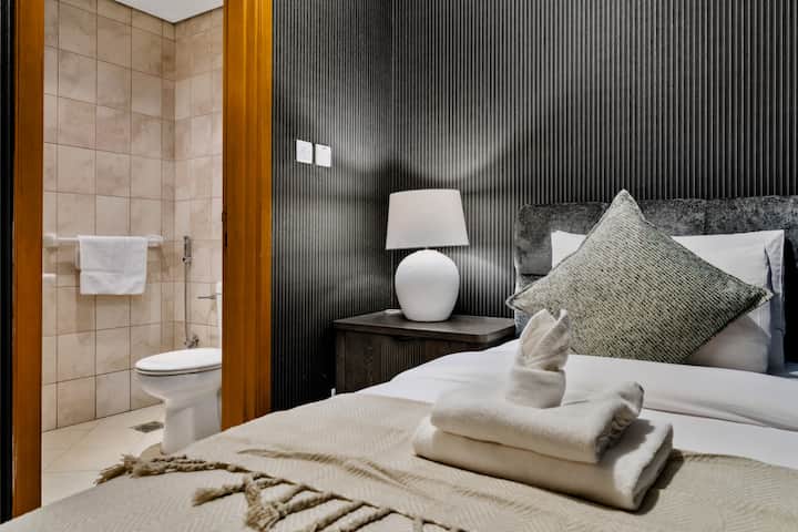 เตียงเดี่ยวสบาย ๆ สำหรับการเข้าพักที่สะดวกสบาย